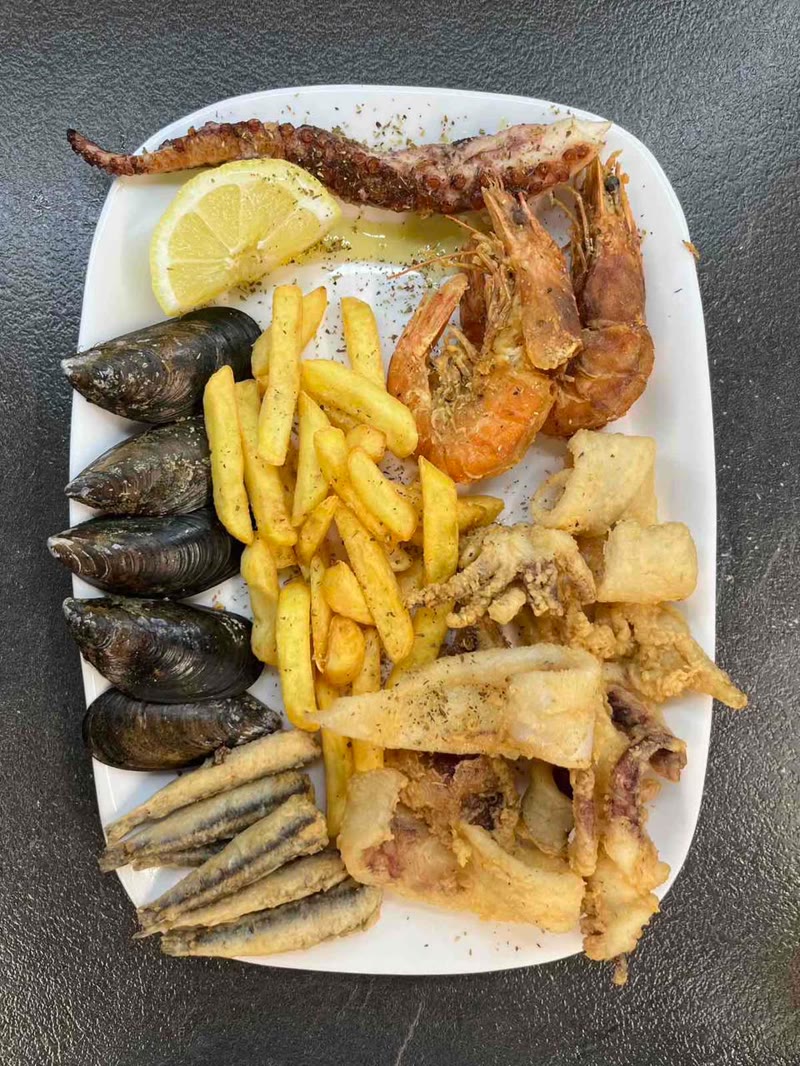 Mixed fried seafood platter