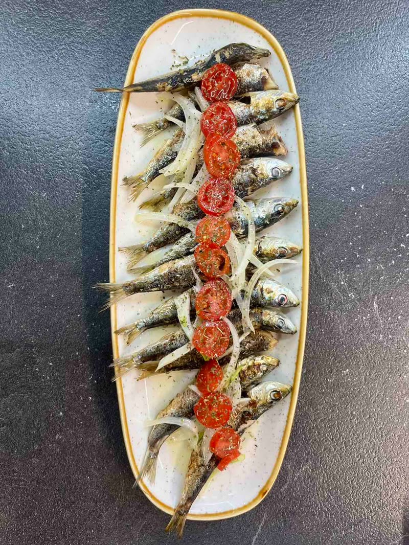 Grilled sardines with tomato