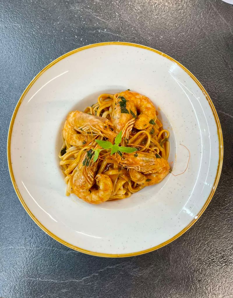 Shrimp pasta with fresh prawns